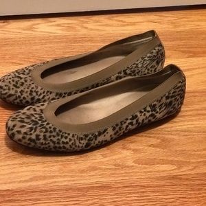 Stuart Weitzman - women’s flat